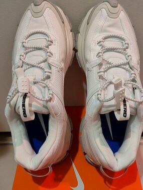 Nike Zoom Vomero Roam White Lace-Toggle Sneakers Size W 7/ M5. 5